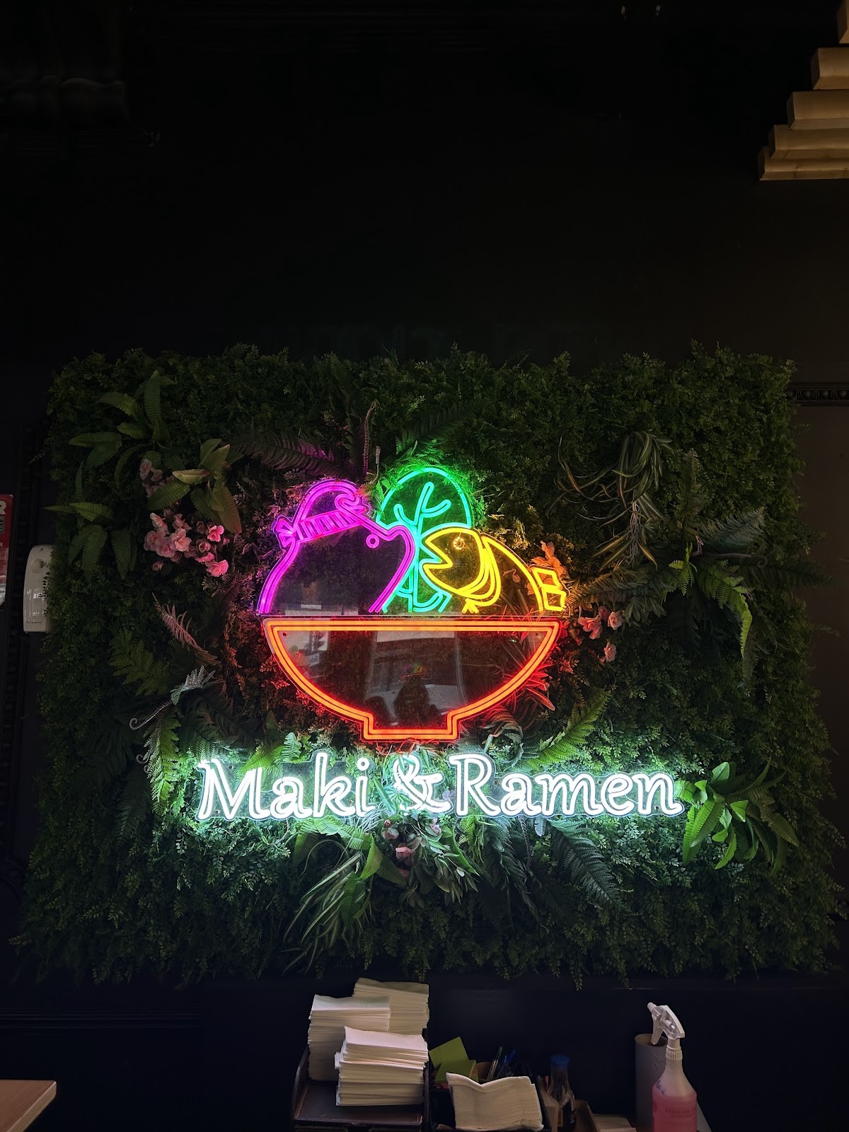 Maki & Ramen: the place