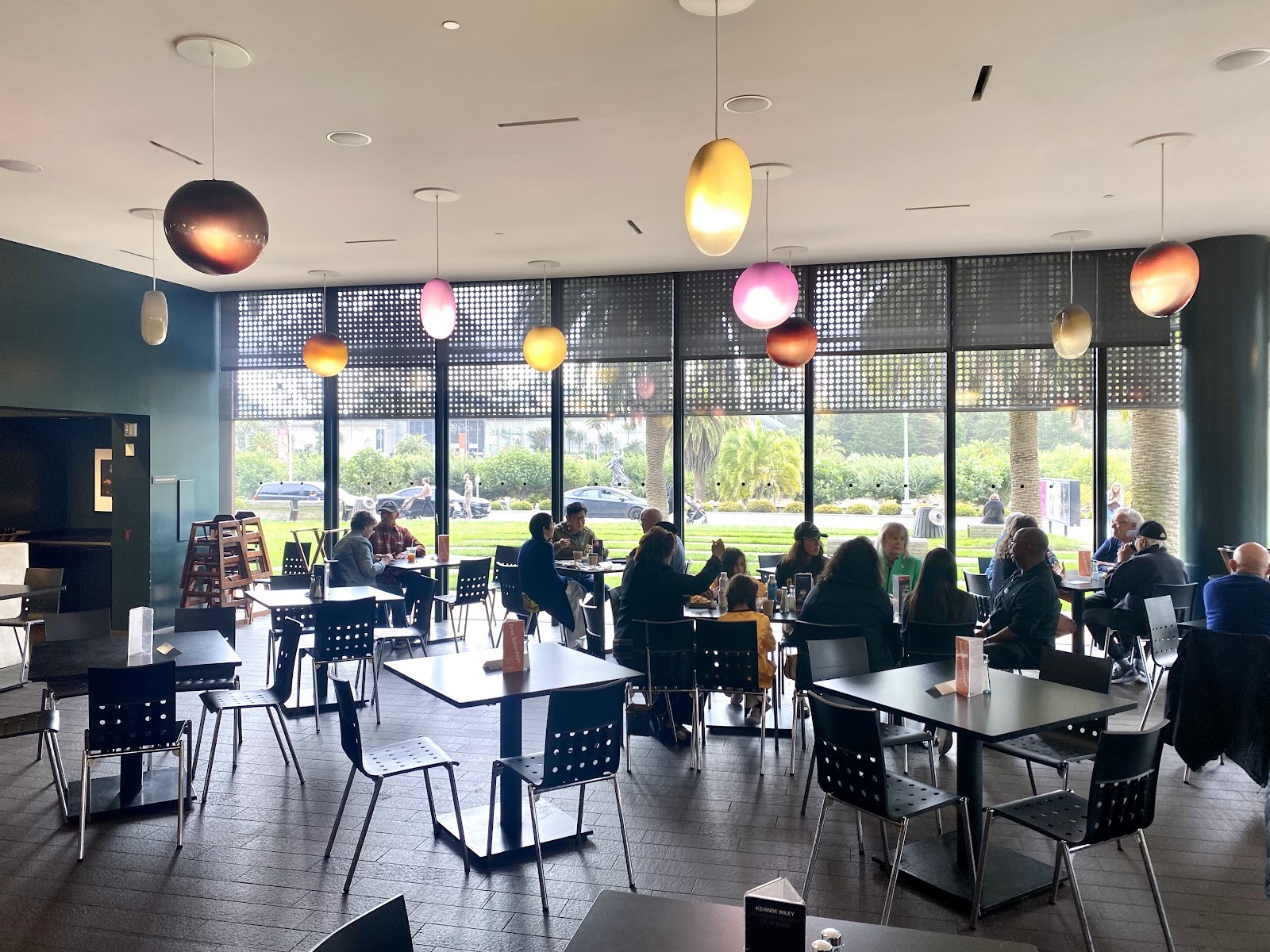 de Young Café: the place