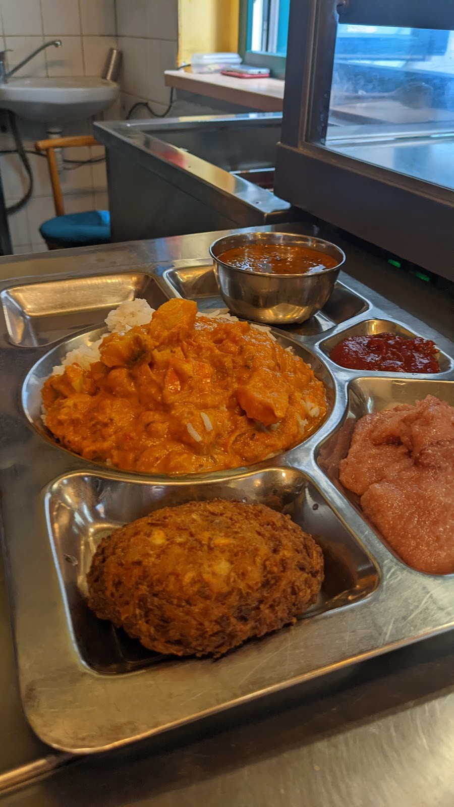 Góvinda: food & drinks