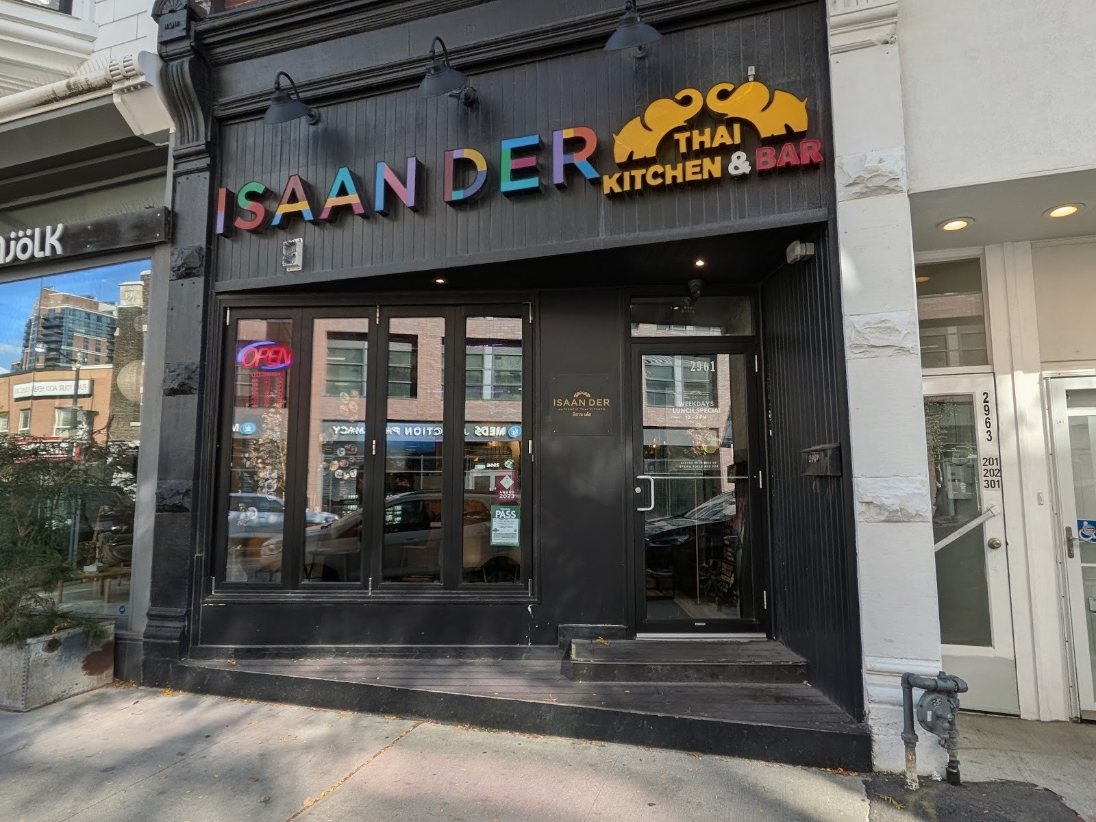 Isaan Der - Thai Kitchen & Bar: the place