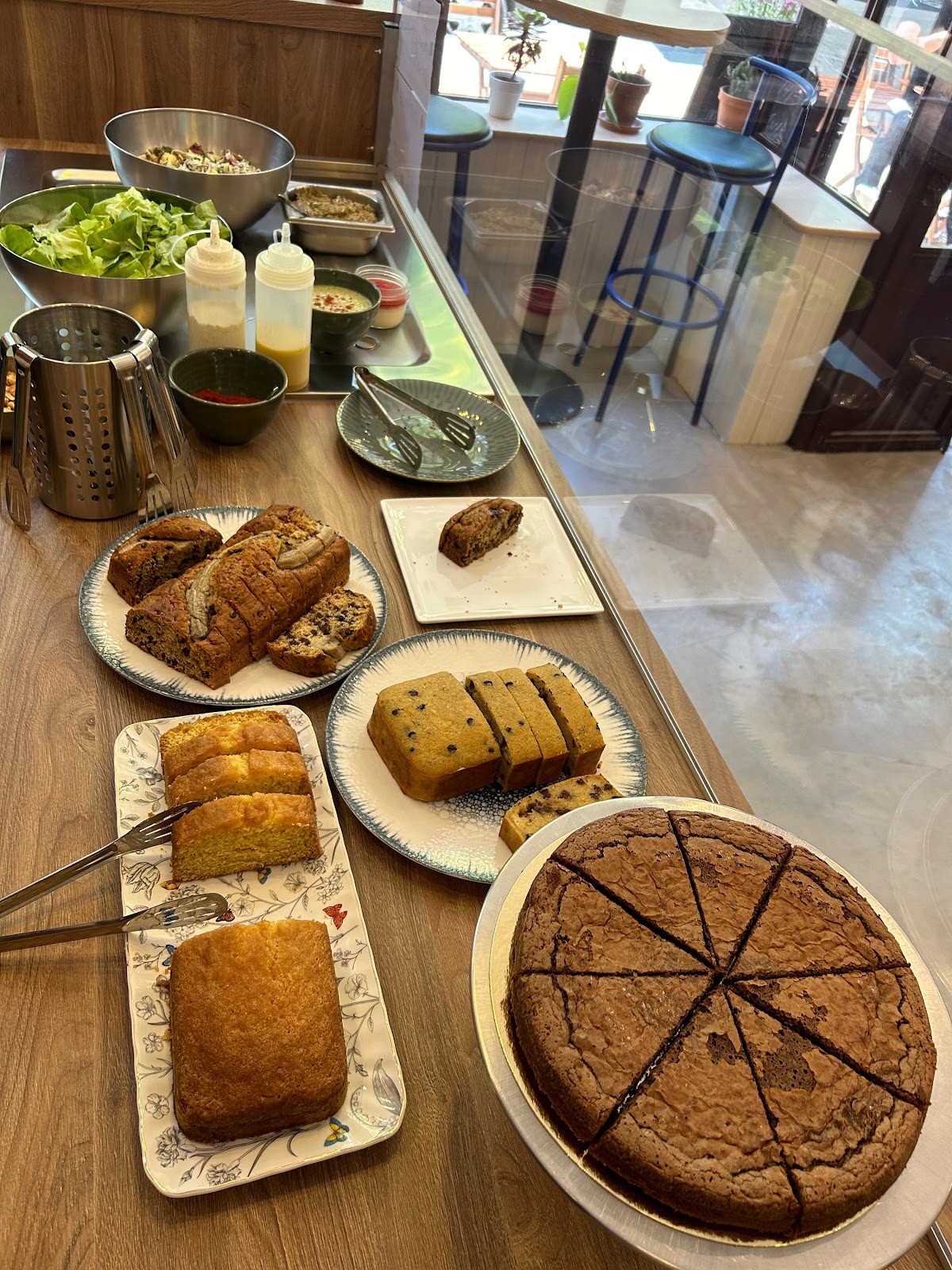 Cajou, café-cantine: the place
