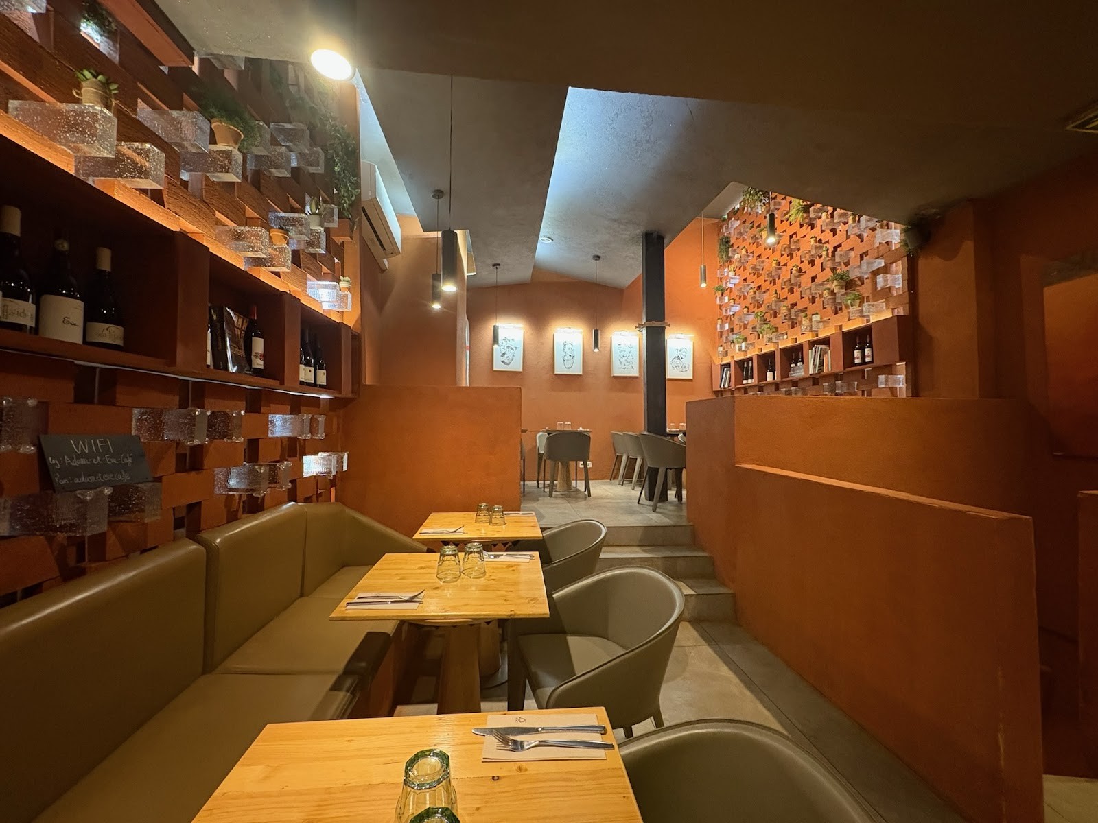 Adam et Eve Café - Restaurant Végétarien: the place