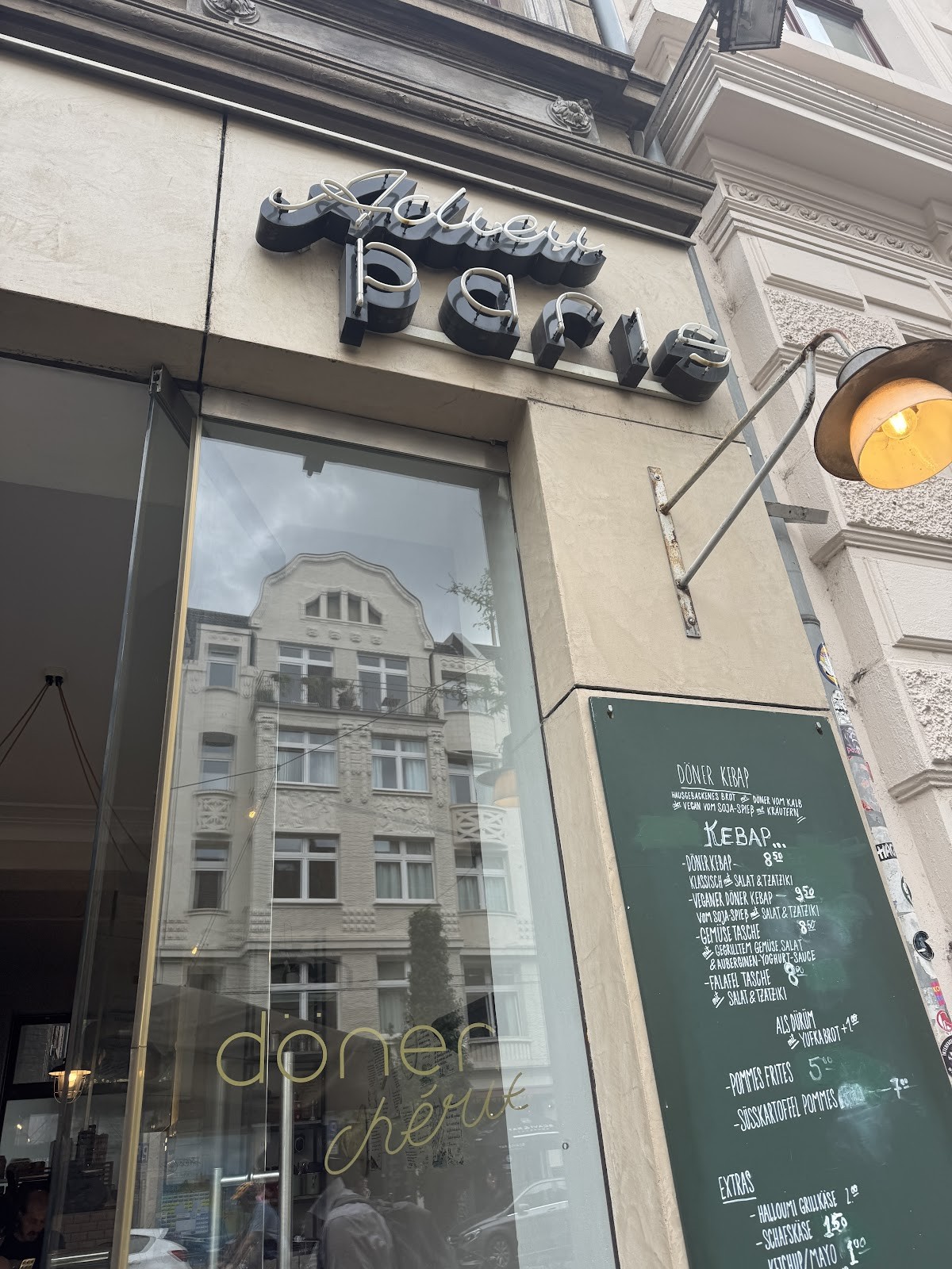 Adieu Paris: the place