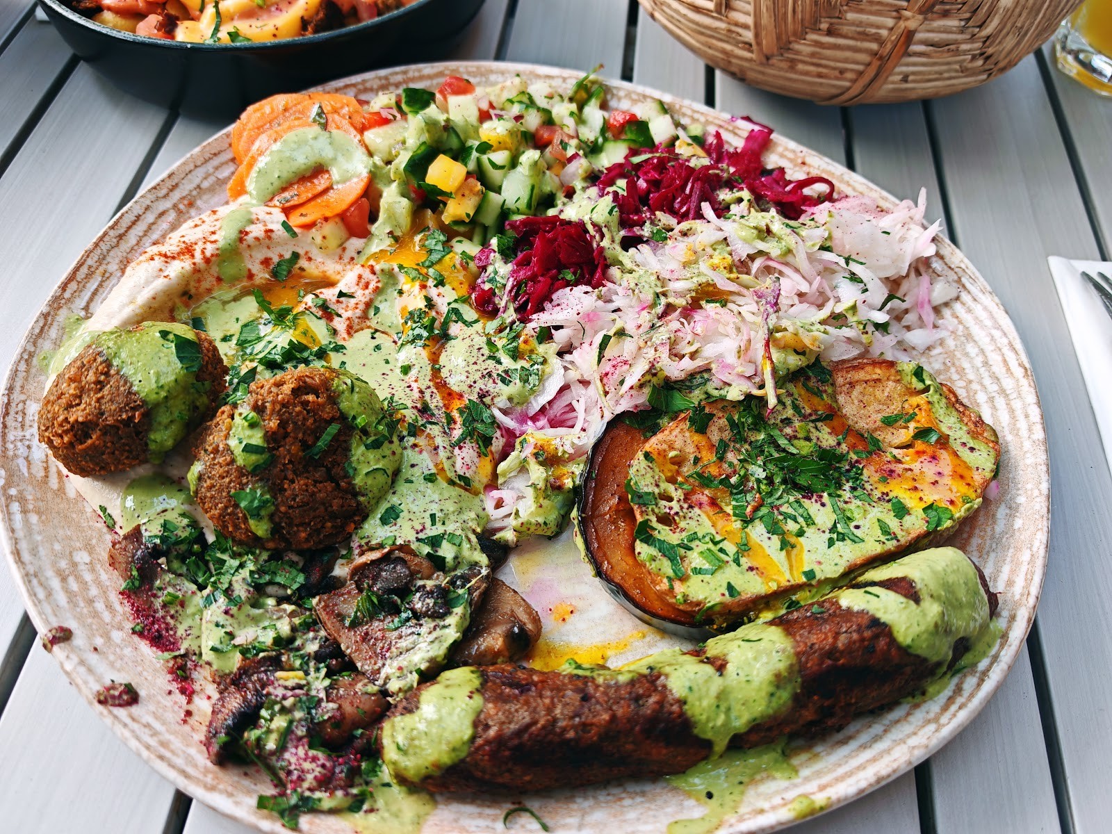 Hummus Küch': food & drinks