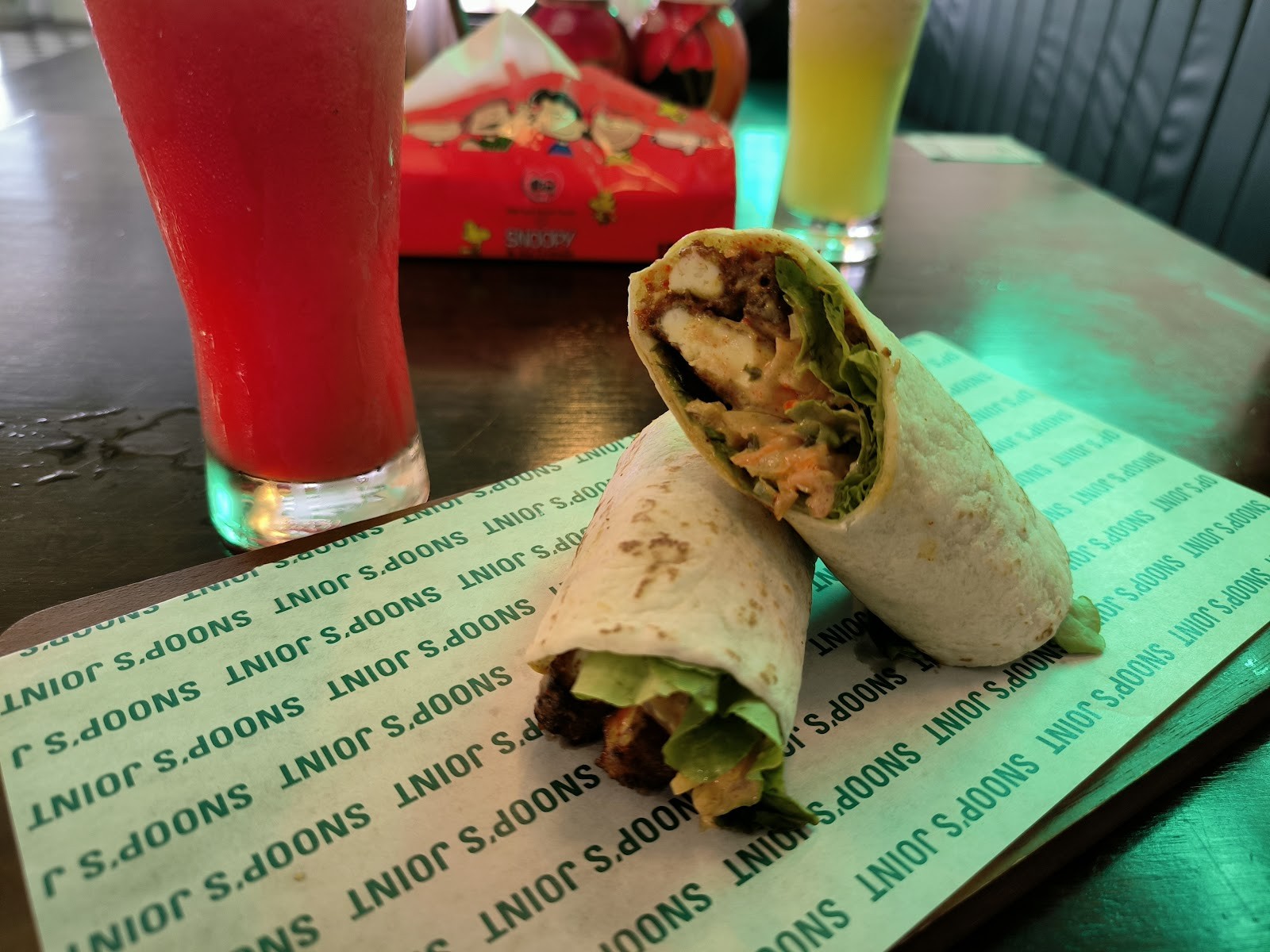 Snoop's Joint: food & drinks