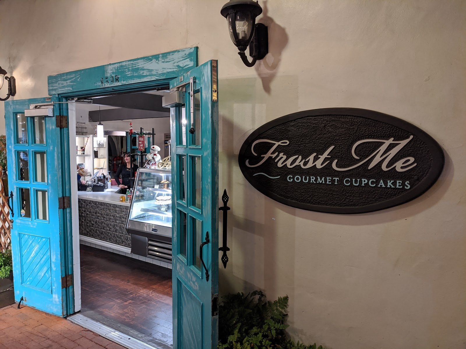 Frost Me Cafe and Bakery: the place