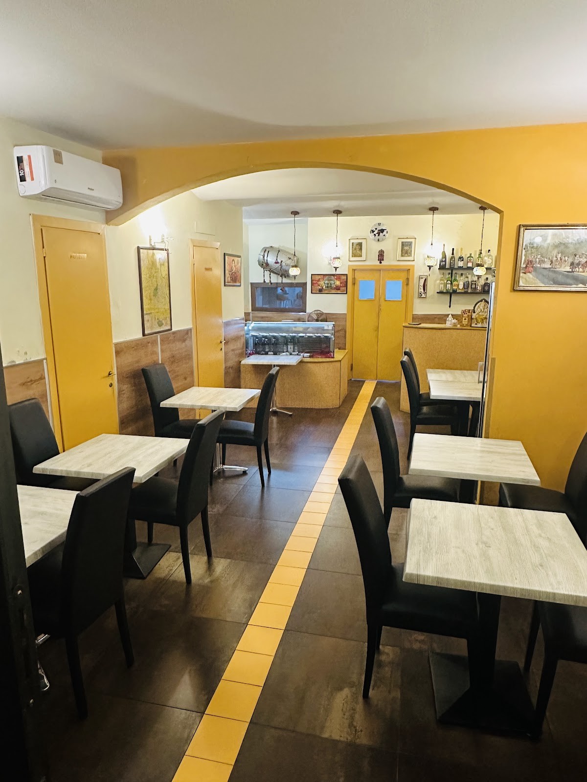 New Delhi Rosticceria Indiana: the place