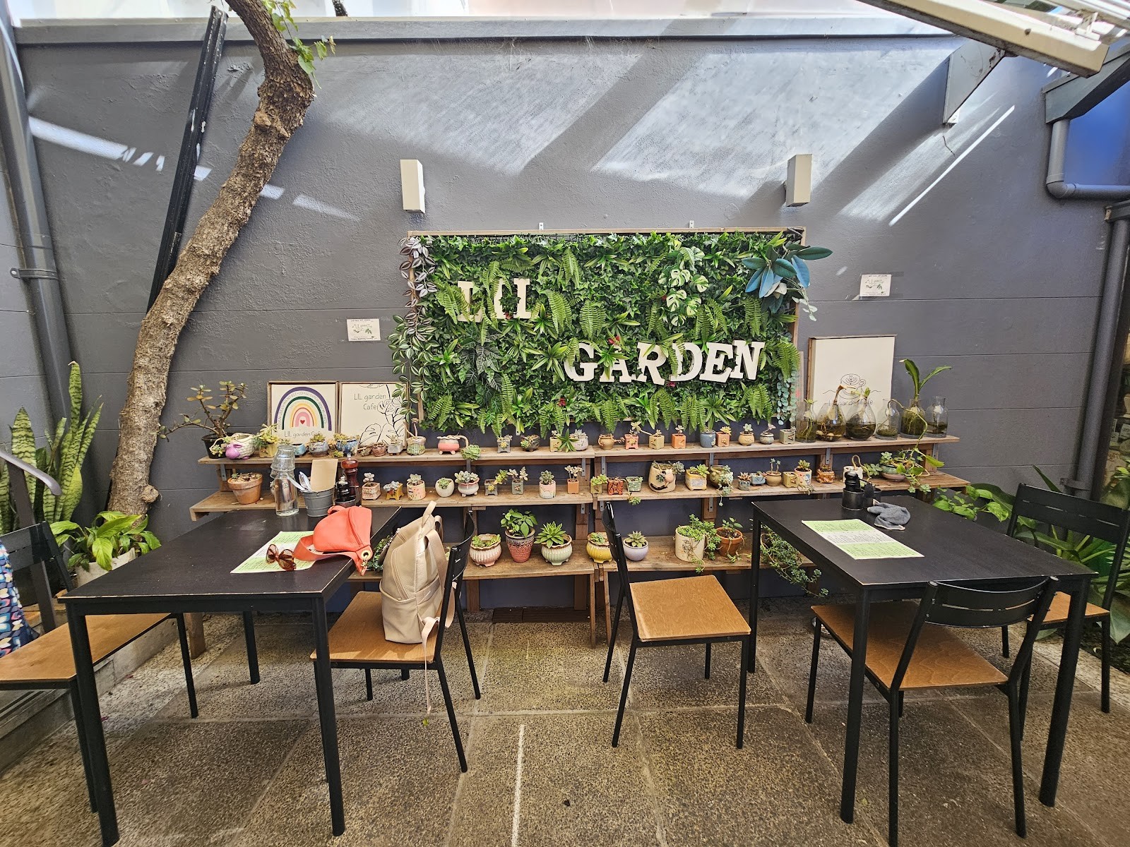 Lil Garden Cafe: the place