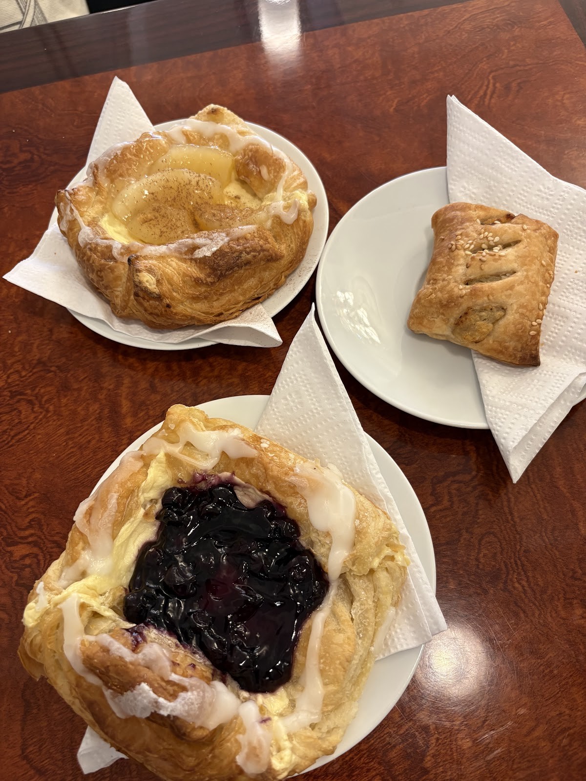 Vegan Danish Bakery on Queen: food & drinks