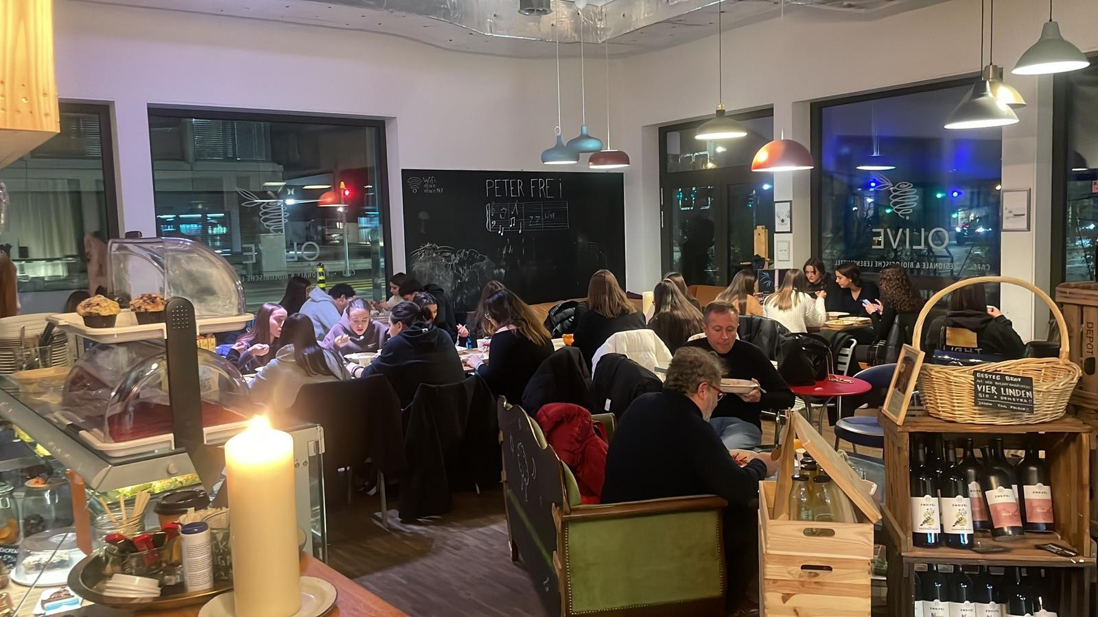 Olive-Ladencafe - “Bistro-Restaurant cafe und Bio Laden”: the place
