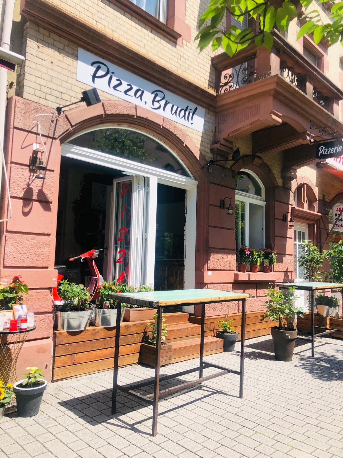 Pizza, Brudi!: the place