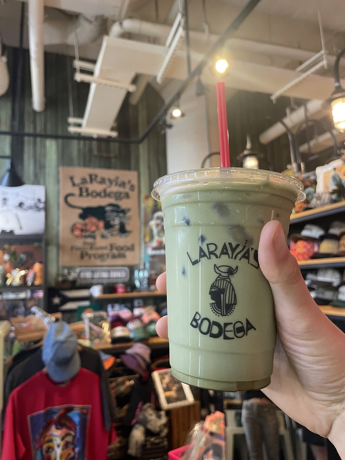 LaRayia's Bodega: food & drinks