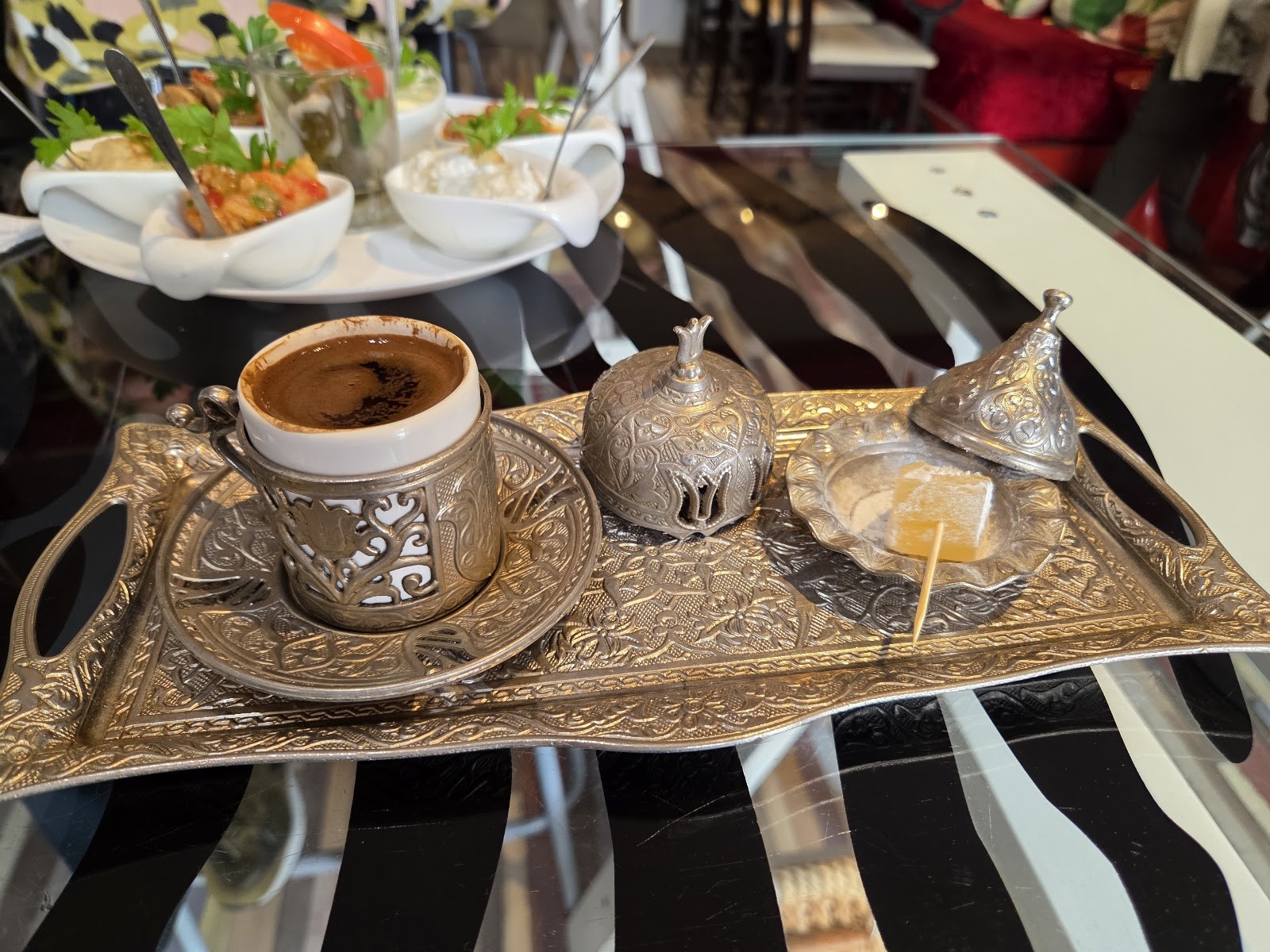 Le Mezze du chef çig köfte: food & drinks