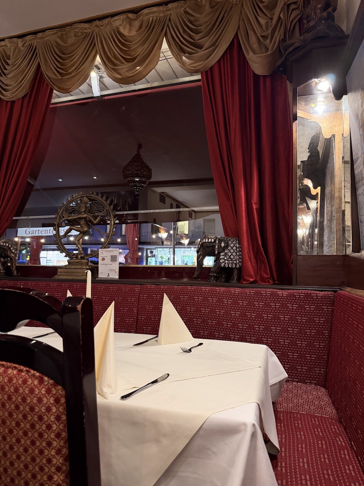 Indian Restaurant Samrat: the place