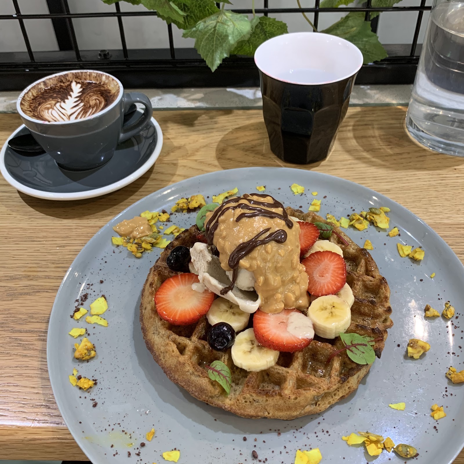 Shift Eatery: food & drinks