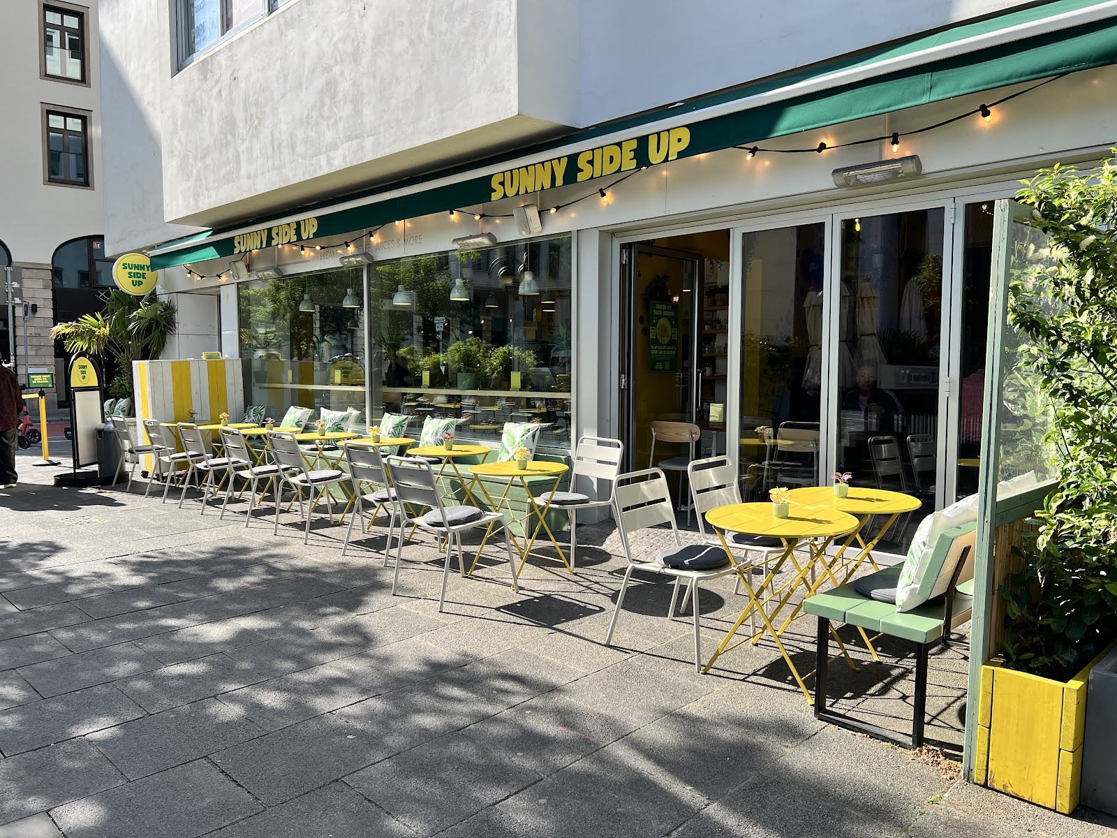 Sunny Side Up Westend: the place
