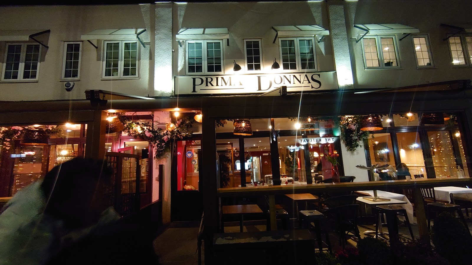 Prima Donnas: the place