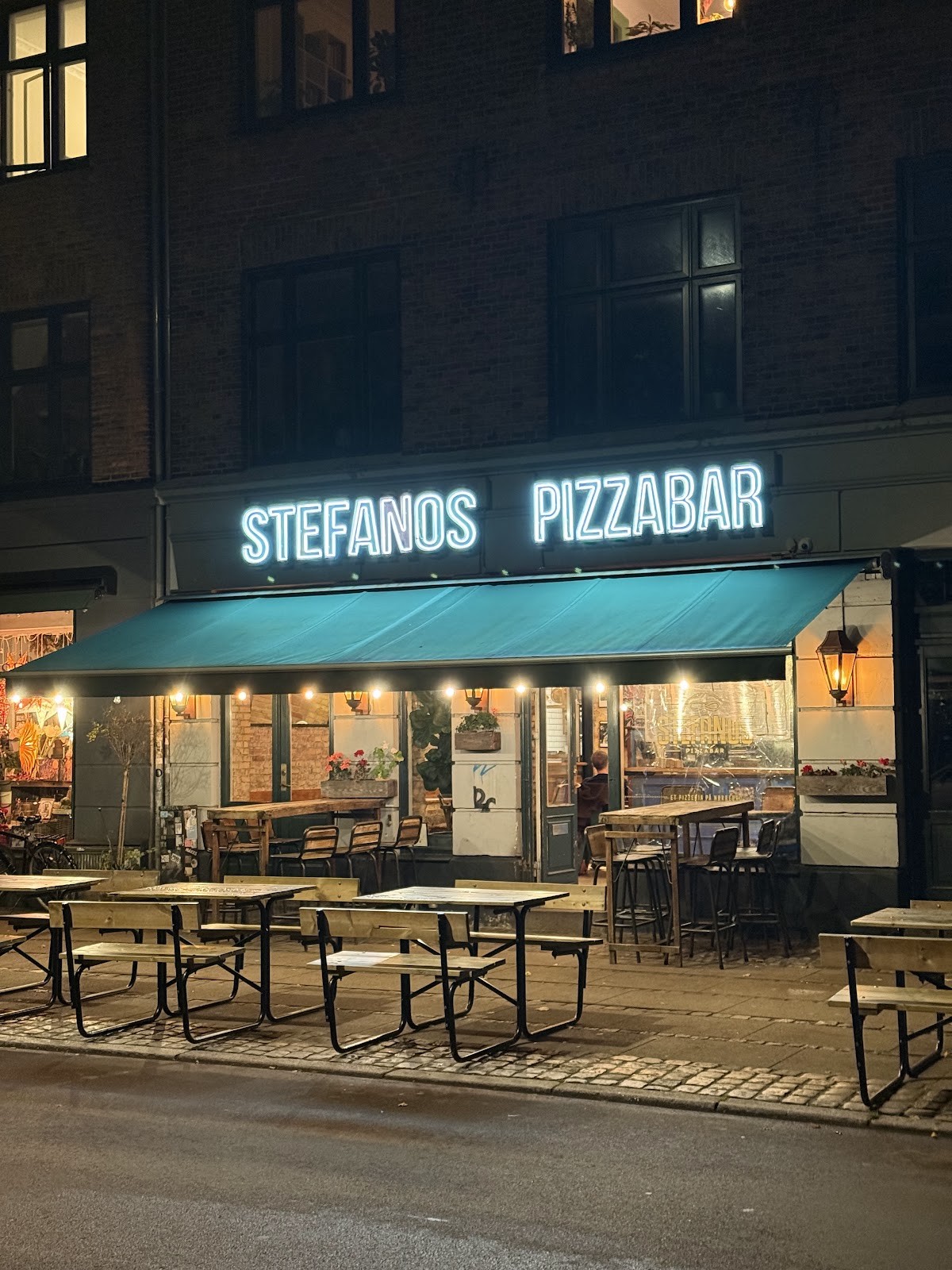 Stefanos Pizzabar: the place