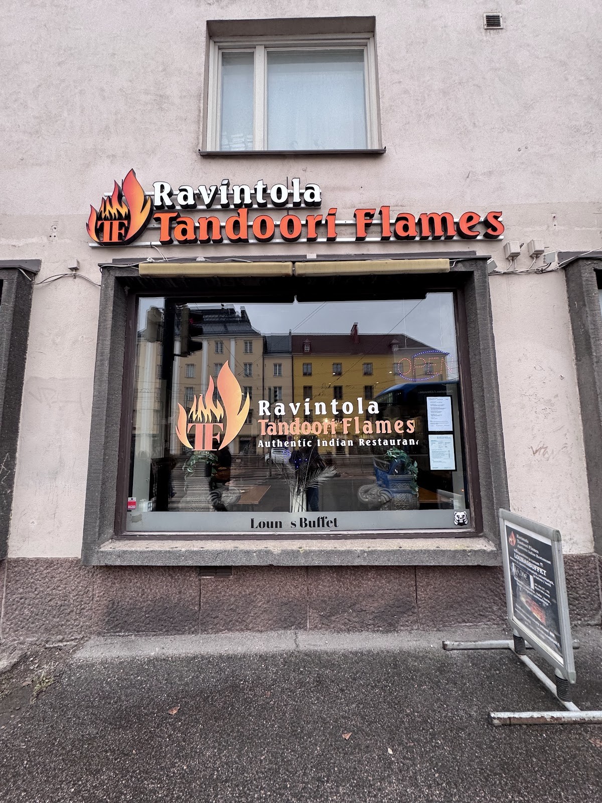Tandoori Flames: the place