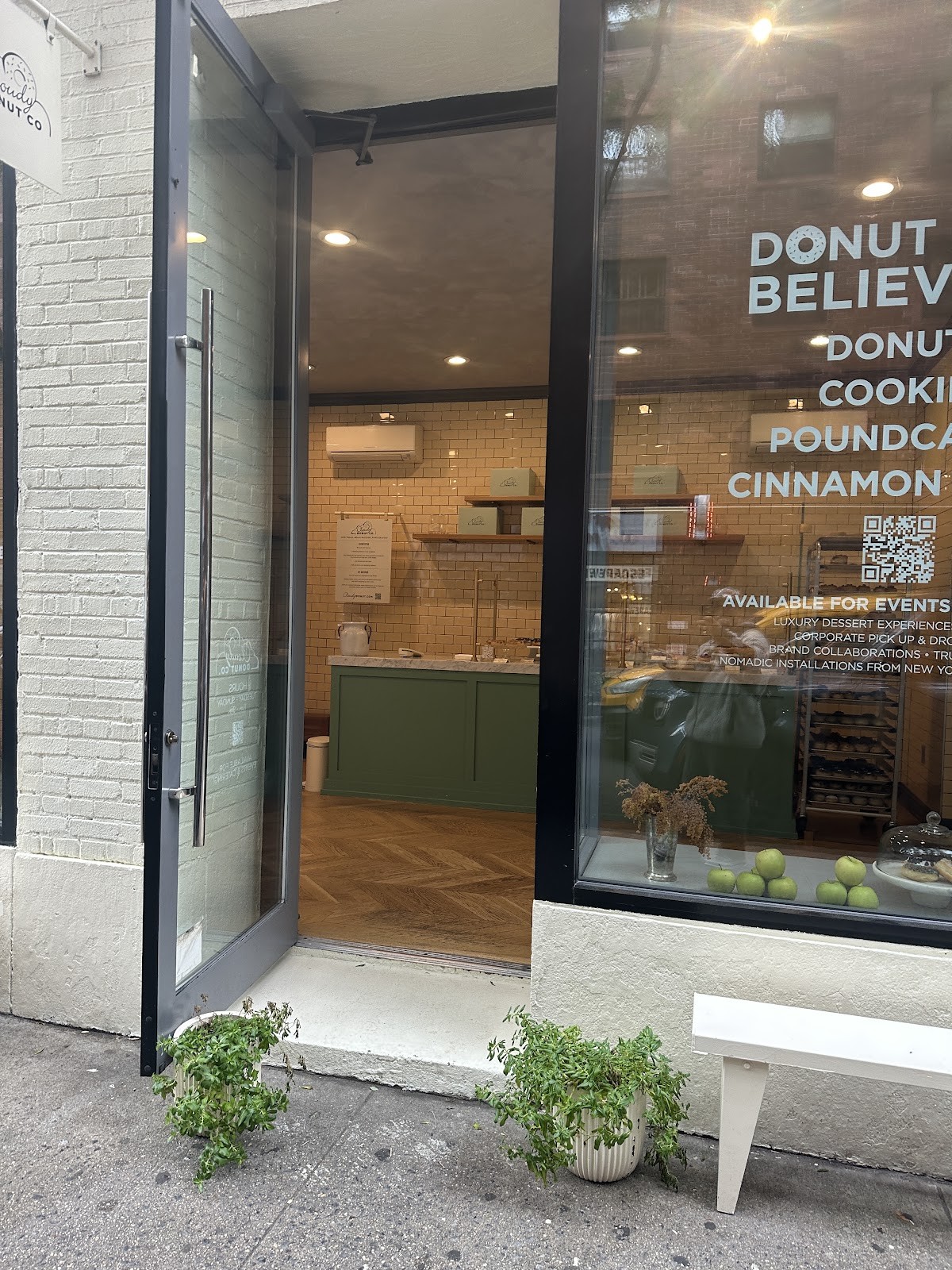 Cloudy Donut Co: the place