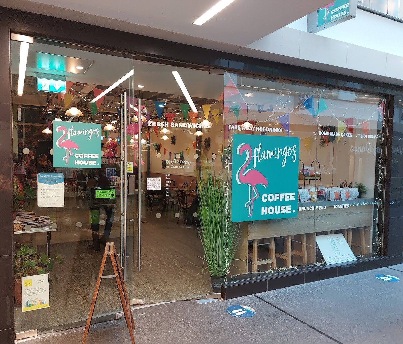 Flamingos Coffee House: the place
