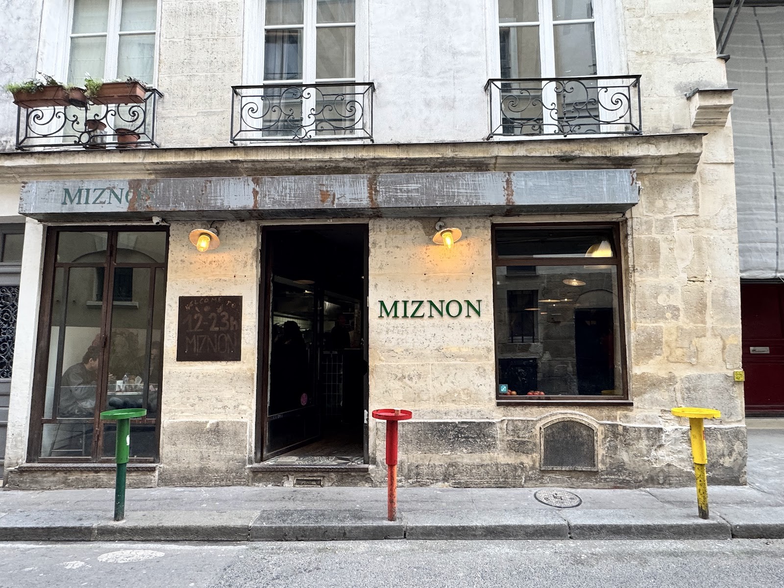 Miznon Marais: the place