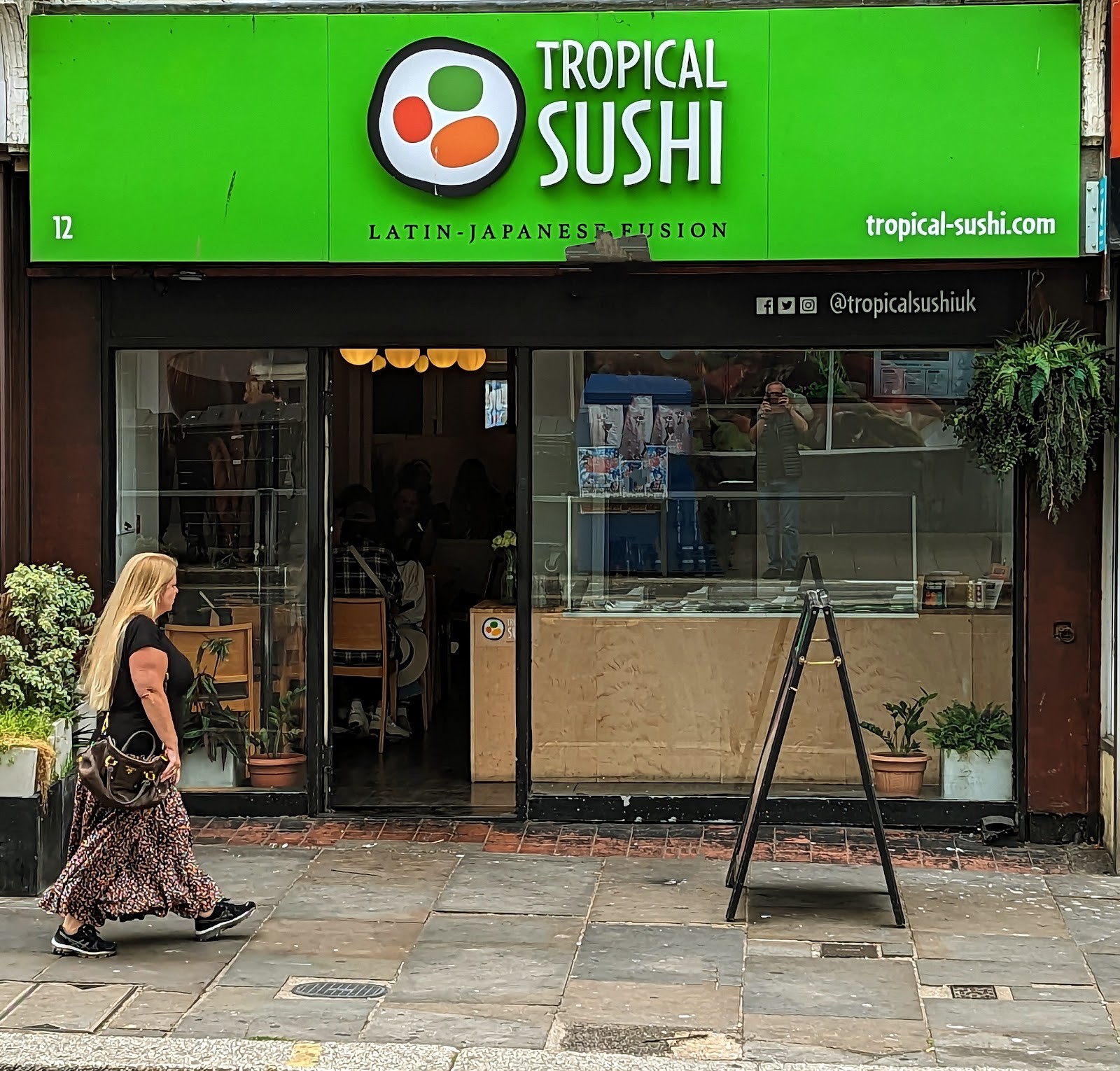 Mixto! By Tropical Sushi: the place
