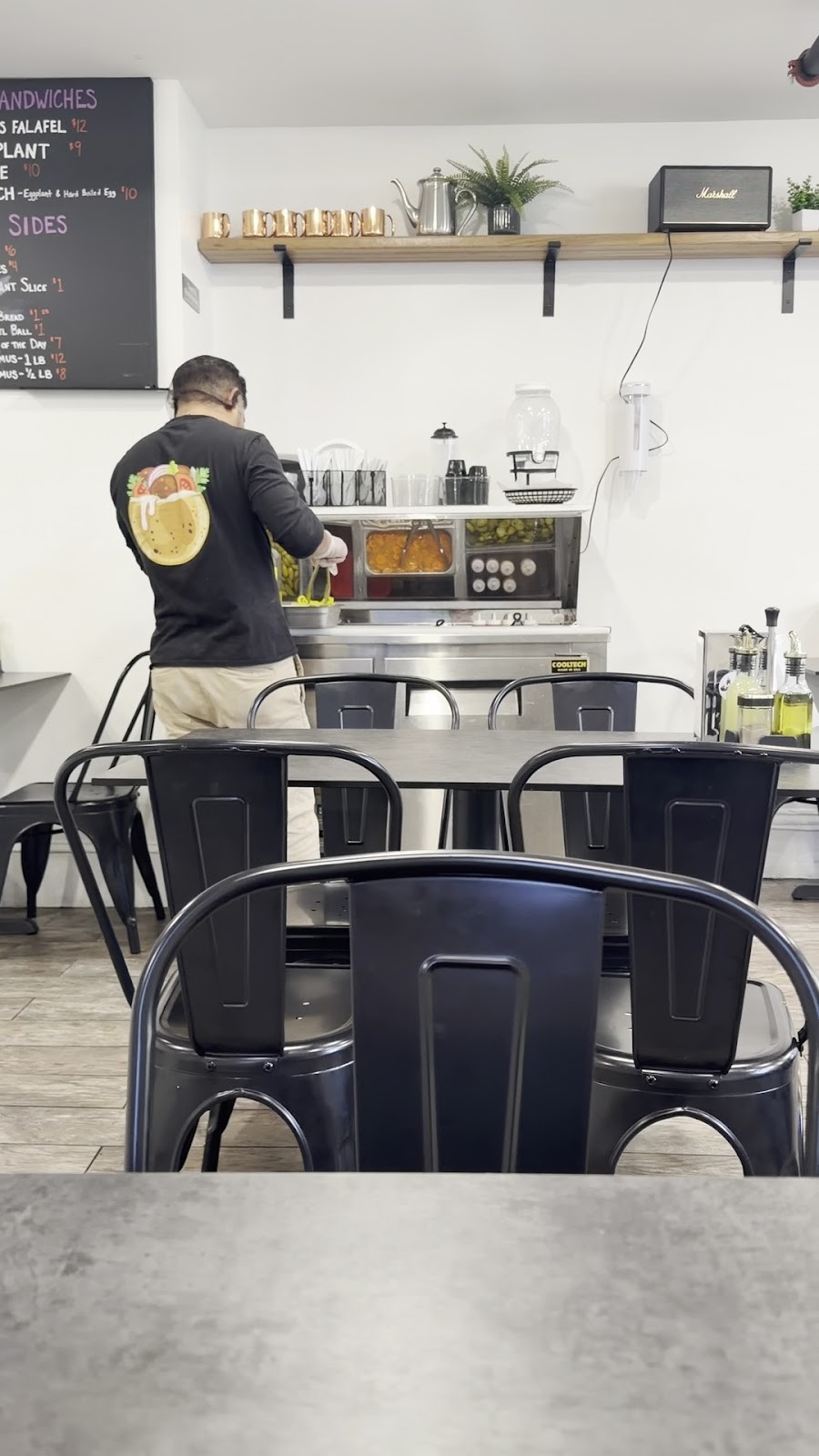 Mama's Vegetarian Falafel: the place