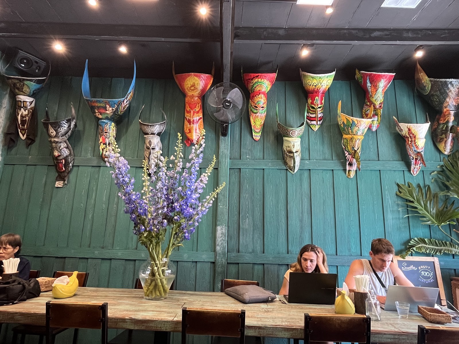 Mango Vegetarian & Vegan: the place