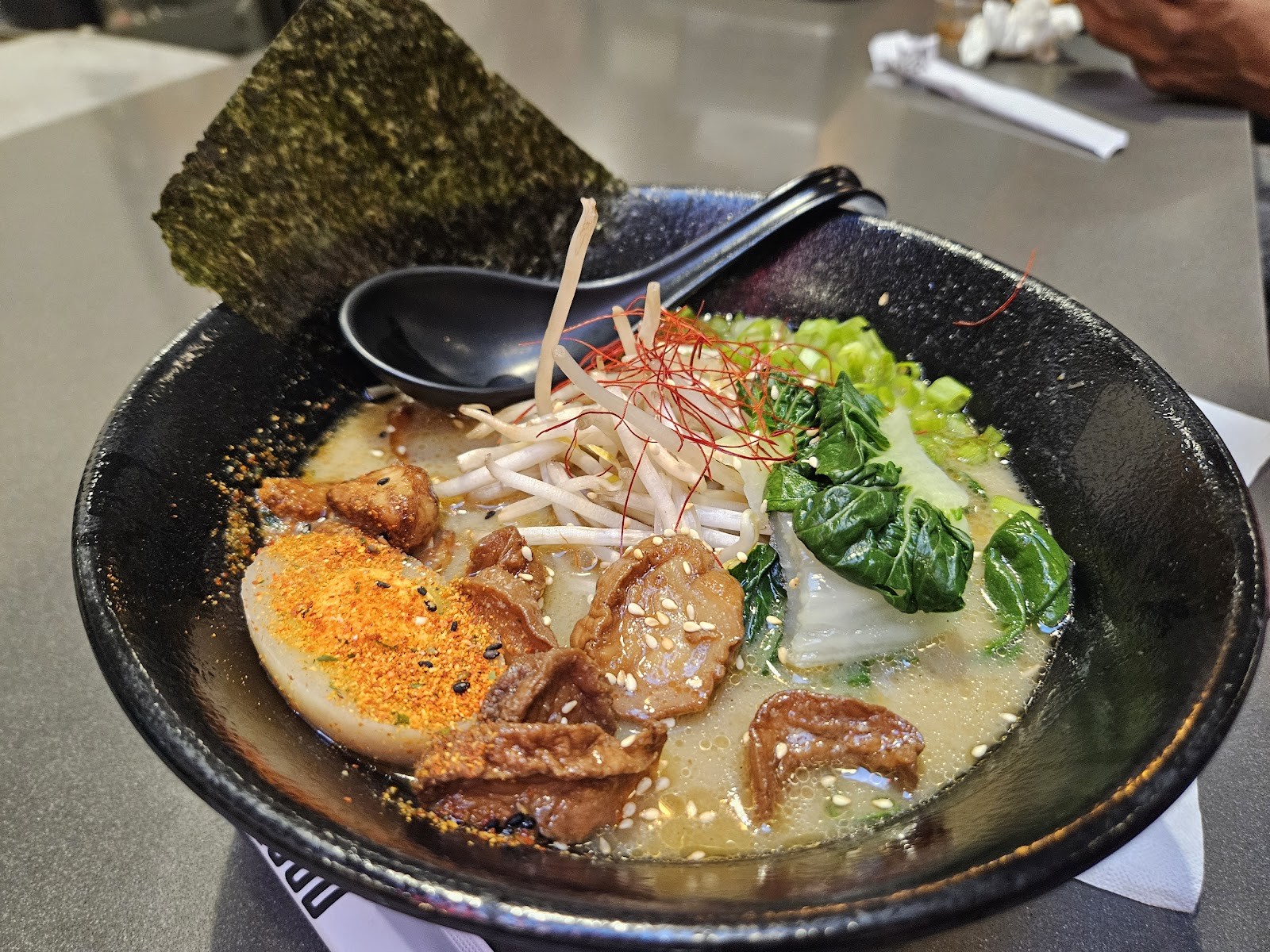 Ramen Hood: food & drinks