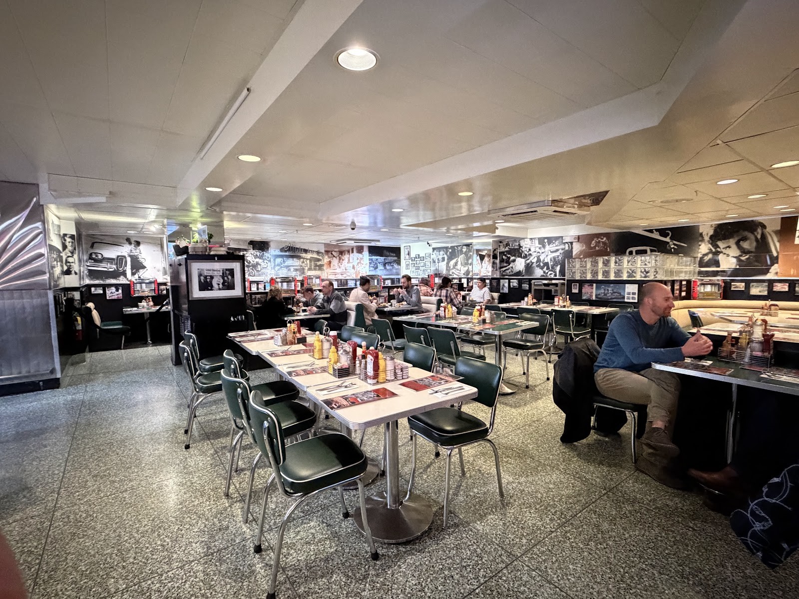 Mel's Drive-In: the place