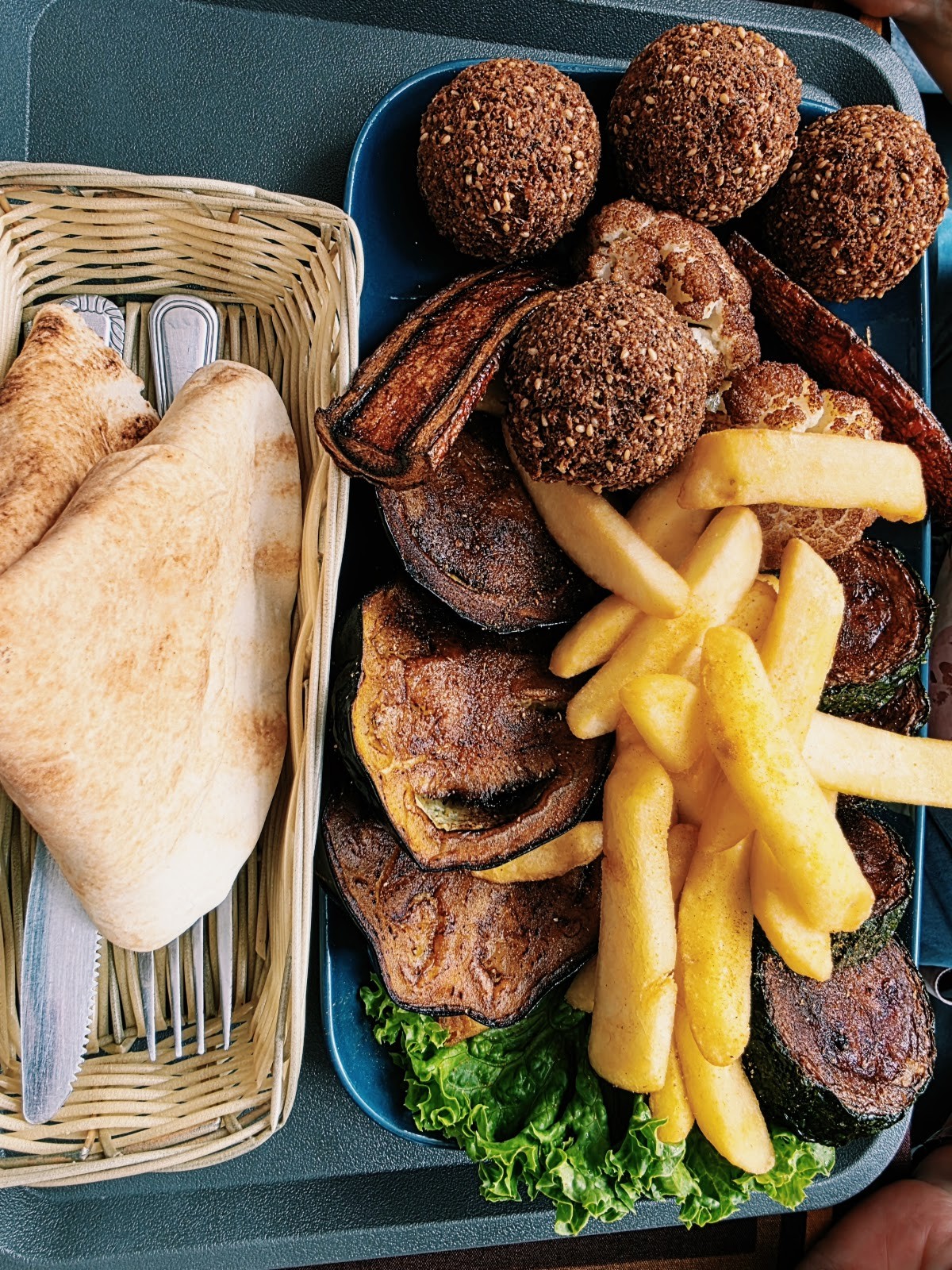 Falafel Garden & Mezze: food & drinks