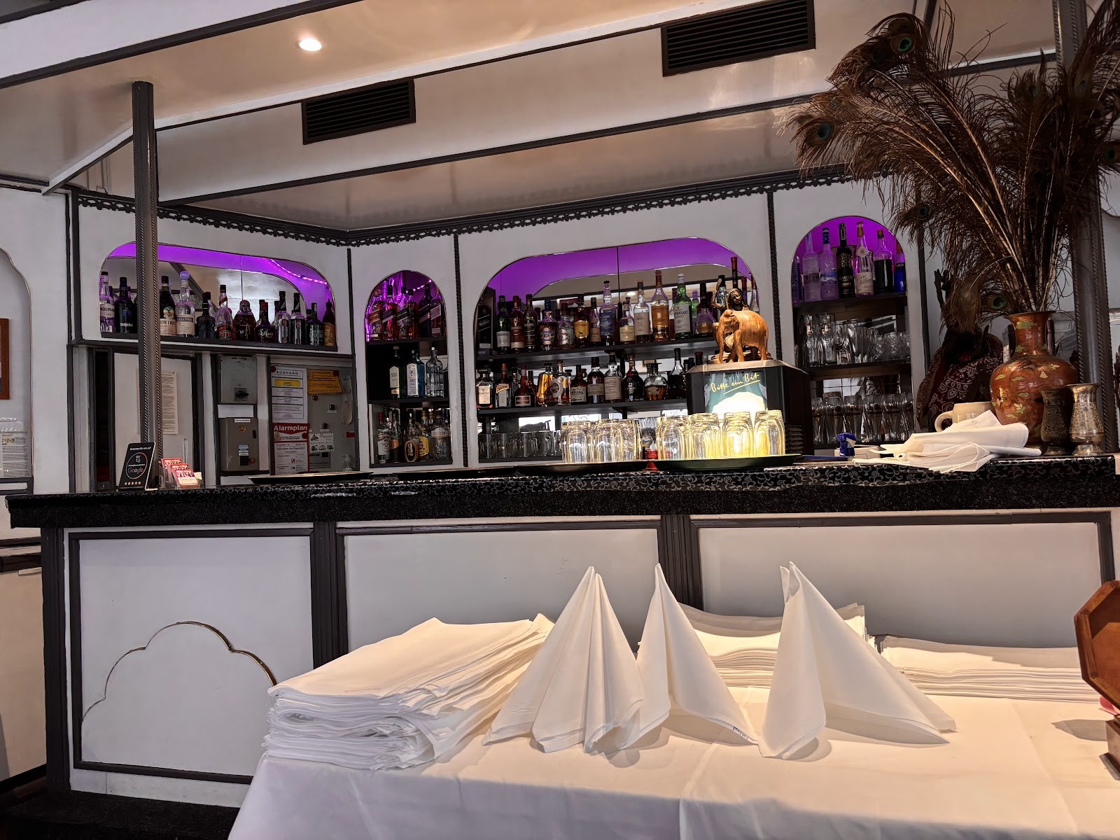 Bombay Palace: the place