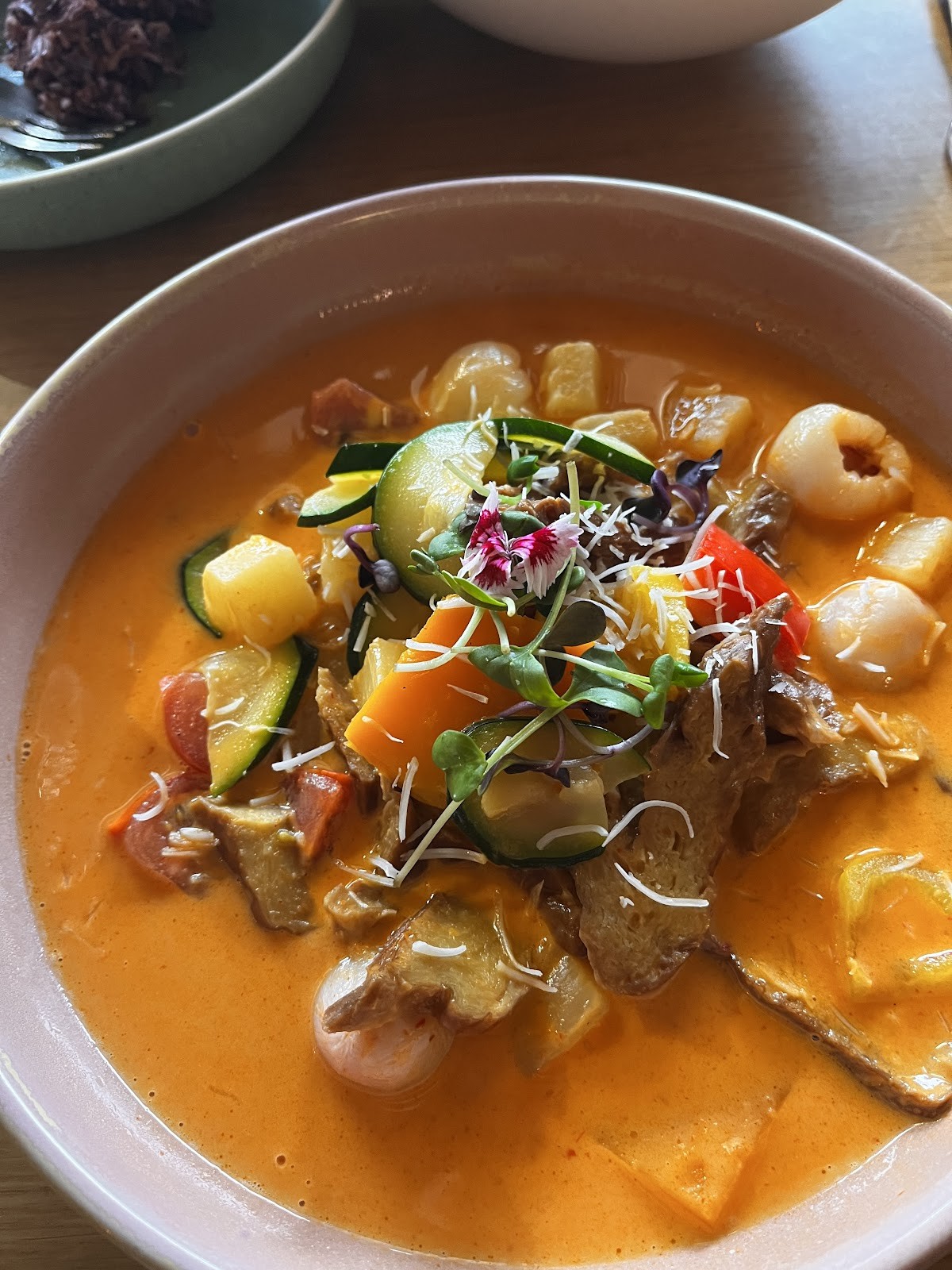 Khu Khu Milford: food & drinks