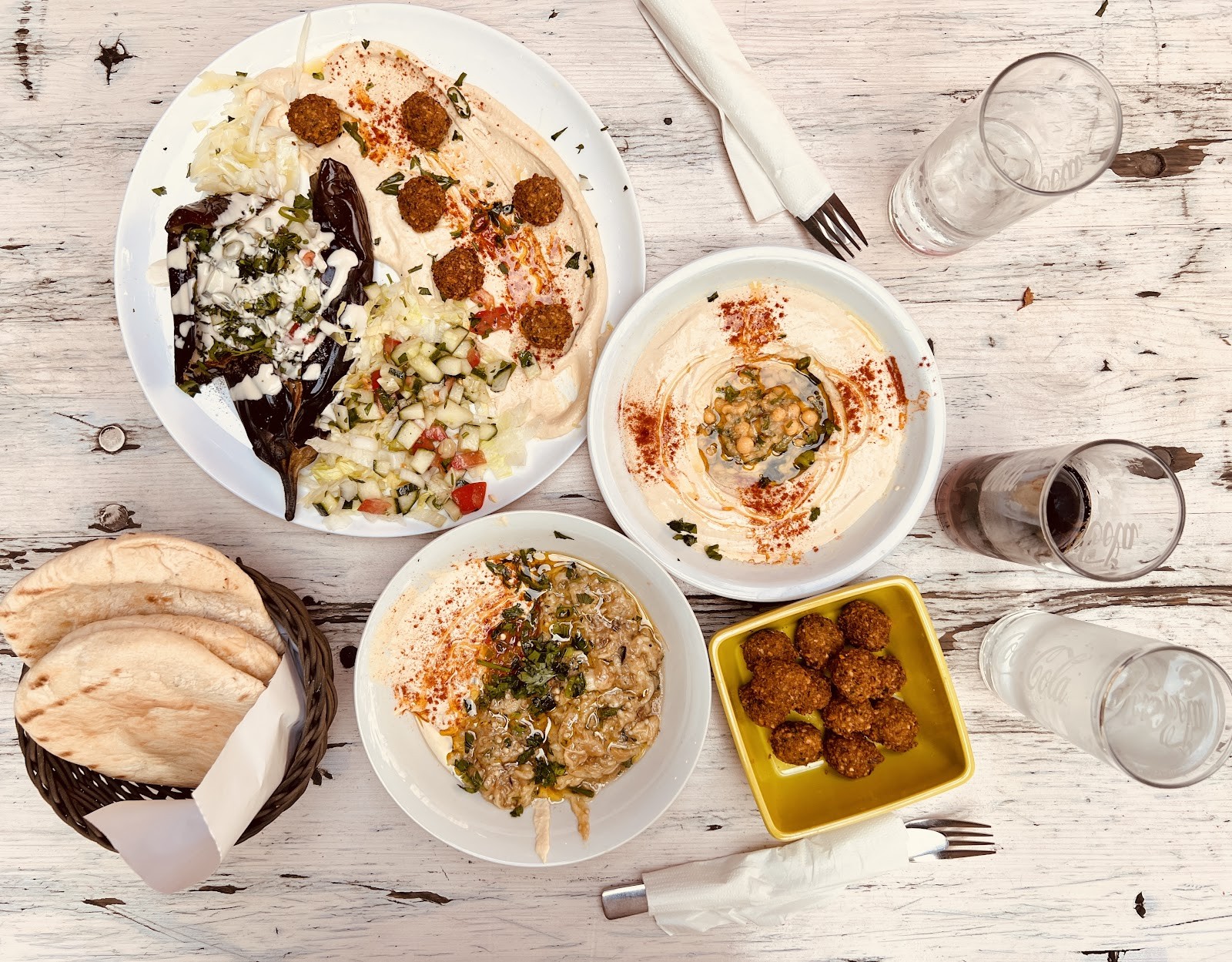 Falafel Sababa: food & drinks