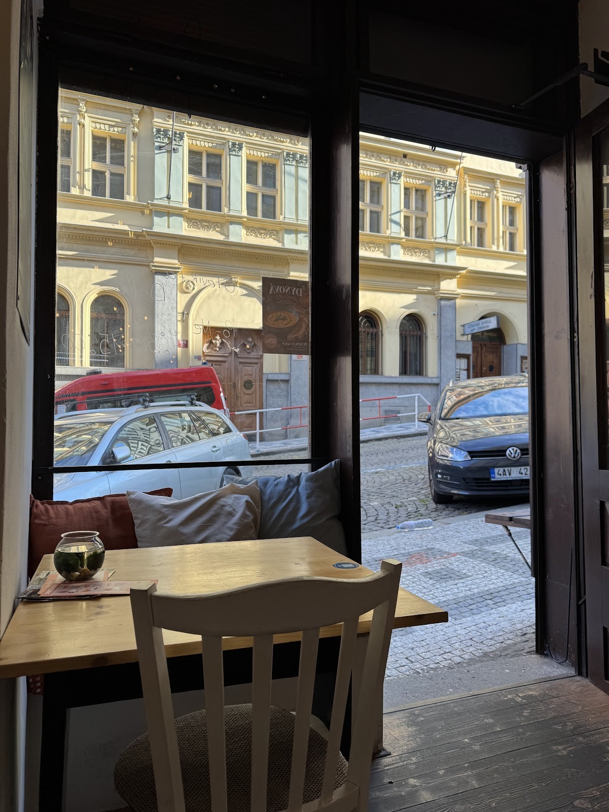 Oliver's Café: the place