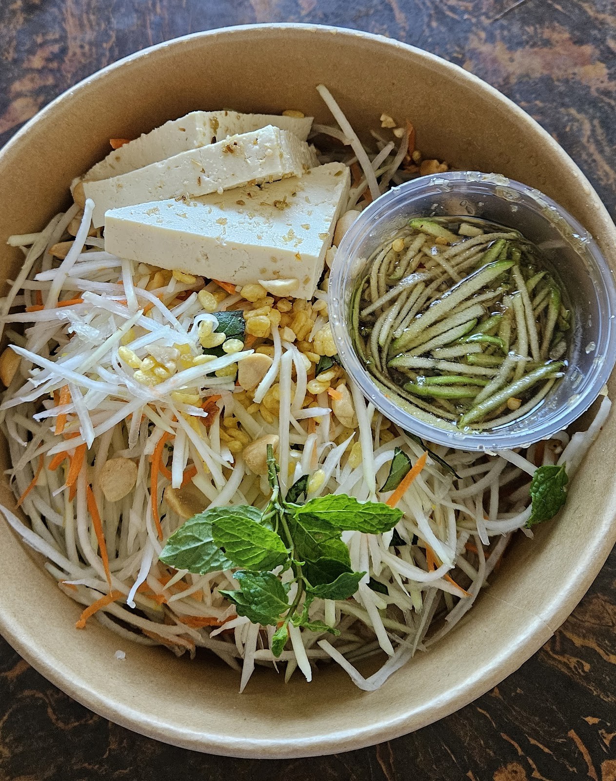 Chau Cafe: food & drinks