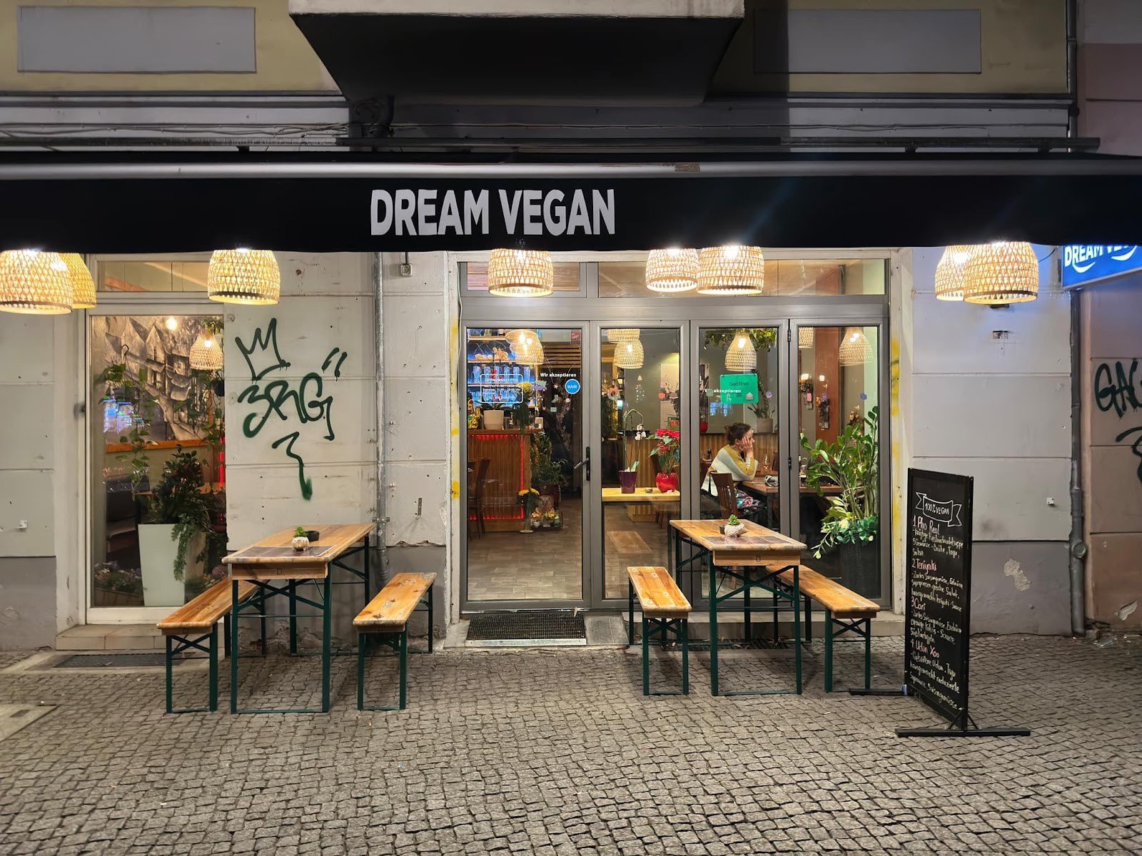 Dream Vegan-Vietnamese Restaurant: the place