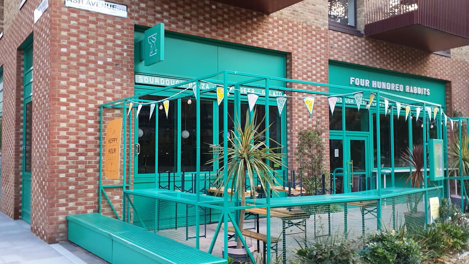 Four Hundred Rabbits Pizza Restaurant Elephant And Castle: the place