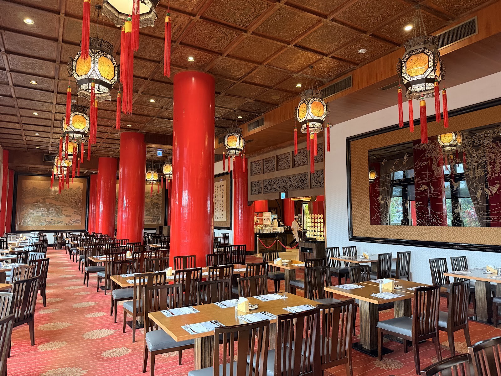Grand Garden Restaurant 松鶴餐廳: the place
