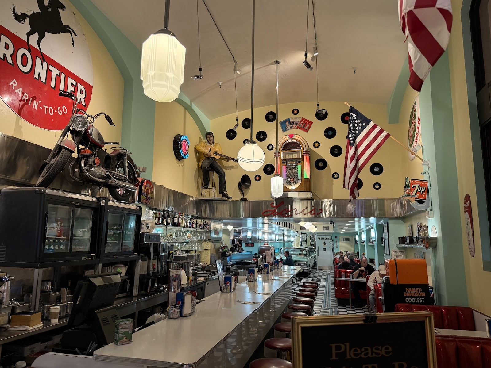 Lori's Diner: the place