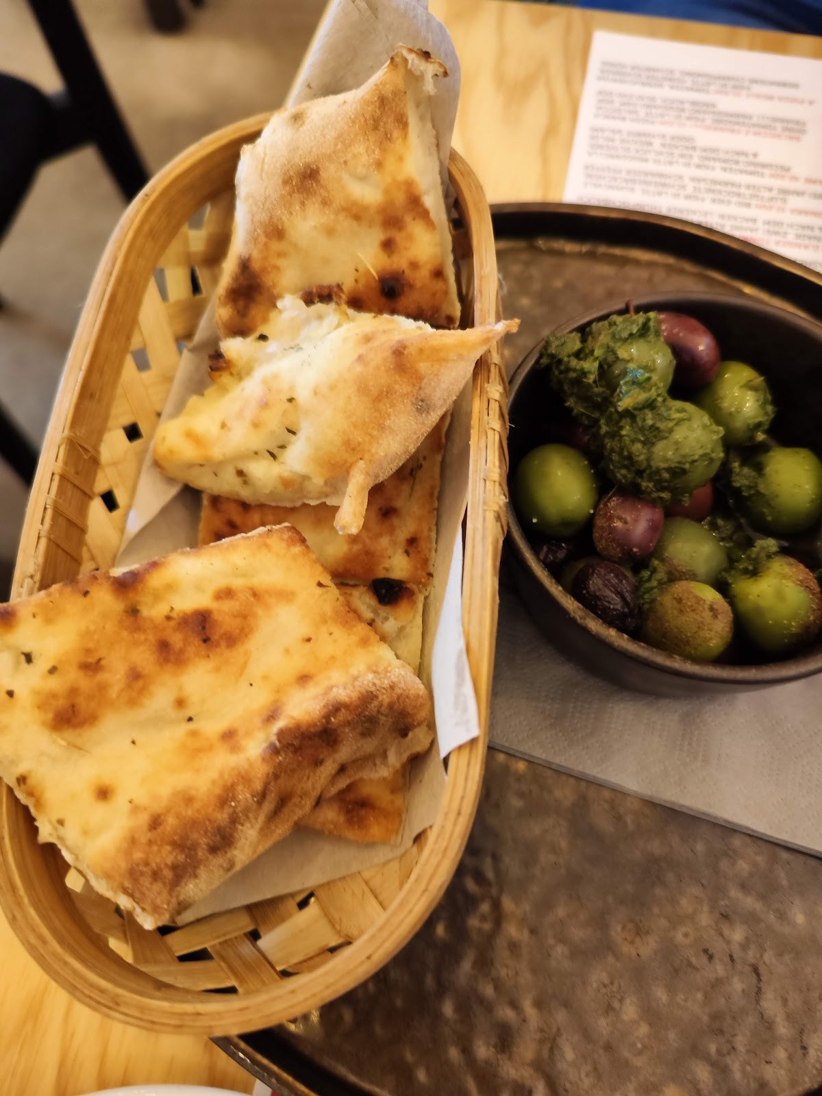 Antica Pizzeria Nennillo - Belgisches Viertel: food & drinks