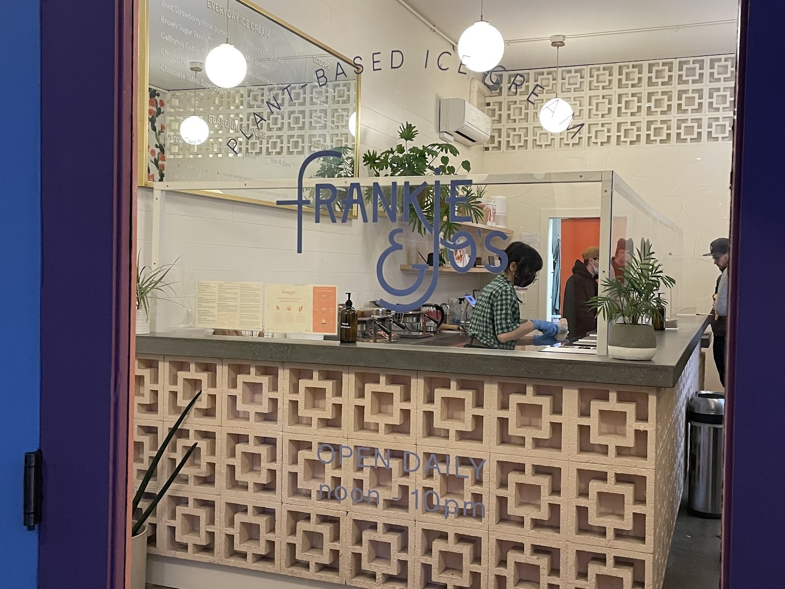 Frankie & Jo's Ballard: the place