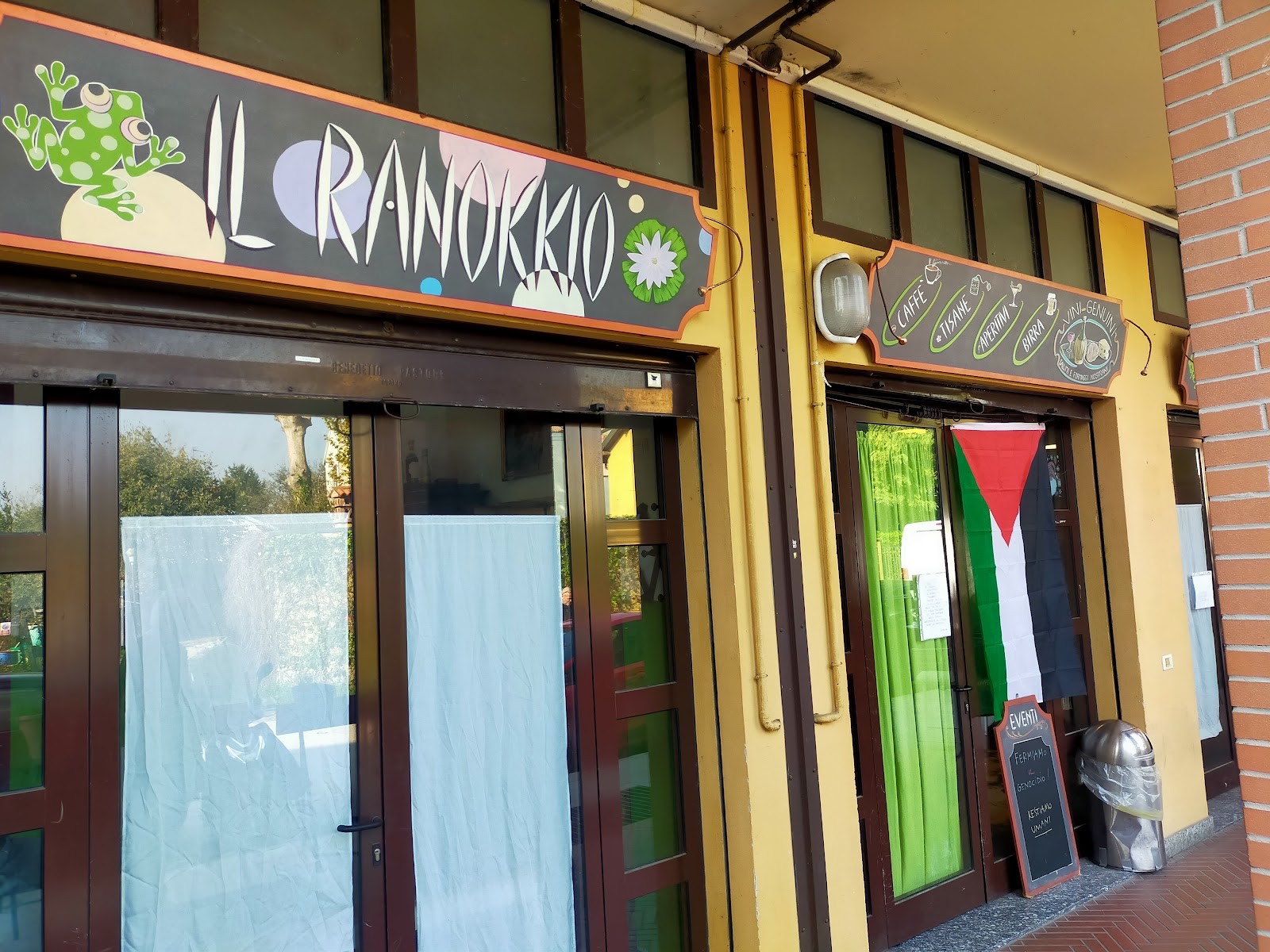 The Refreshment of Frogs & Ranokkio: the place
