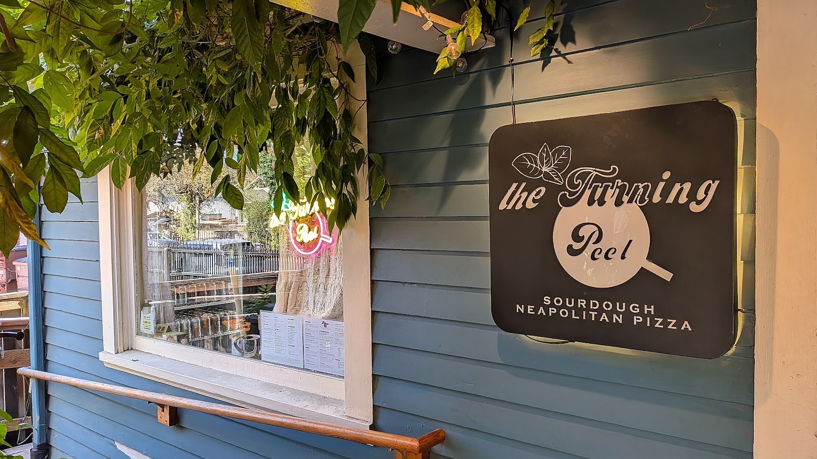 The Turning Peel Pizza: the place