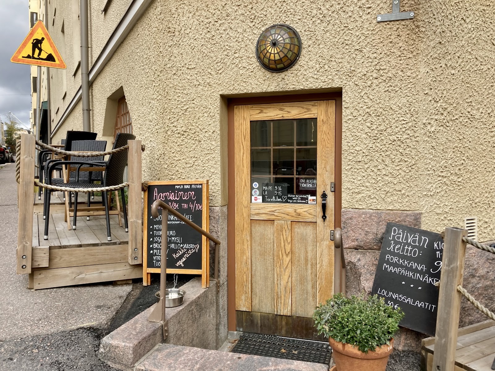 Encanto Art Cafe: the place