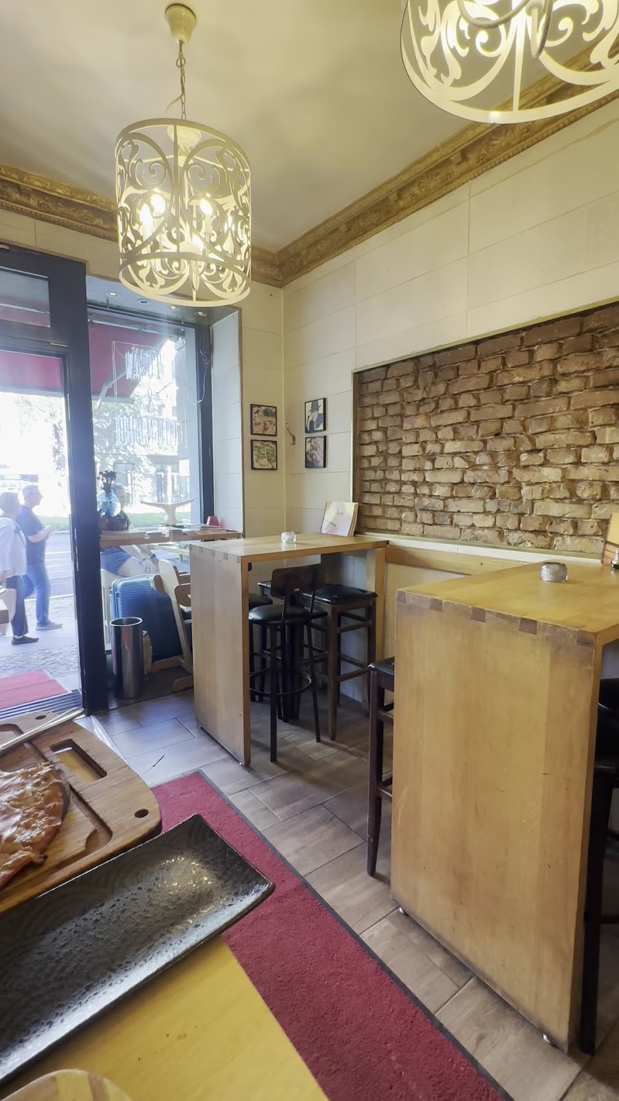 Simela finest food: the place