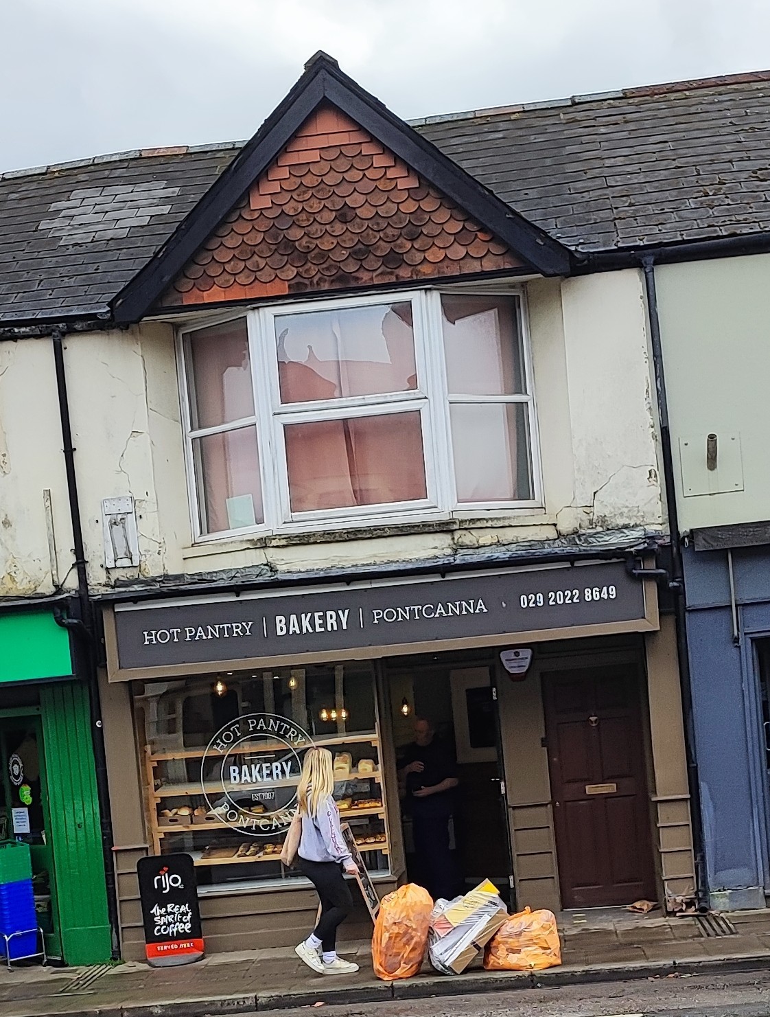 Hot Pantry Bakery: the place