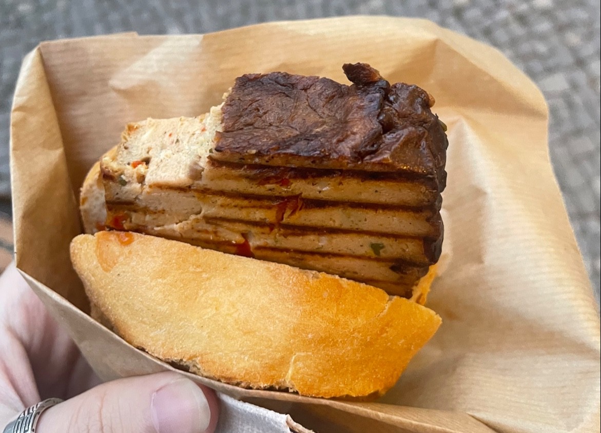 Die Vegane Fleischerei: food & drinks