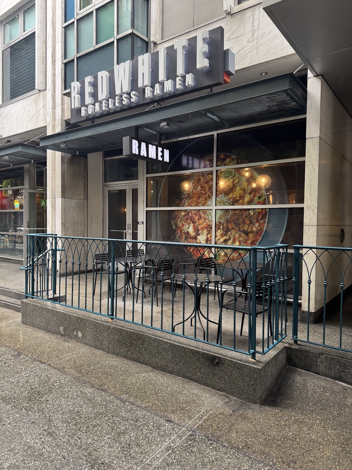 REDWHITE BONELESS RAMEN: the place